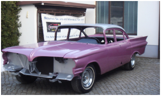 Rosafarbener Oldtimer nach der Lackierung